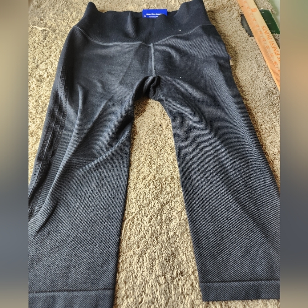 JoyLab Short Black High Rise Leggings Size M